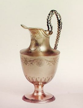 Kerma-kannu, koristeltu muodollisilla lehdillä ja kuusamalla, Pariisi, n. 1800 (hopeakullattu) tekijältä French School
