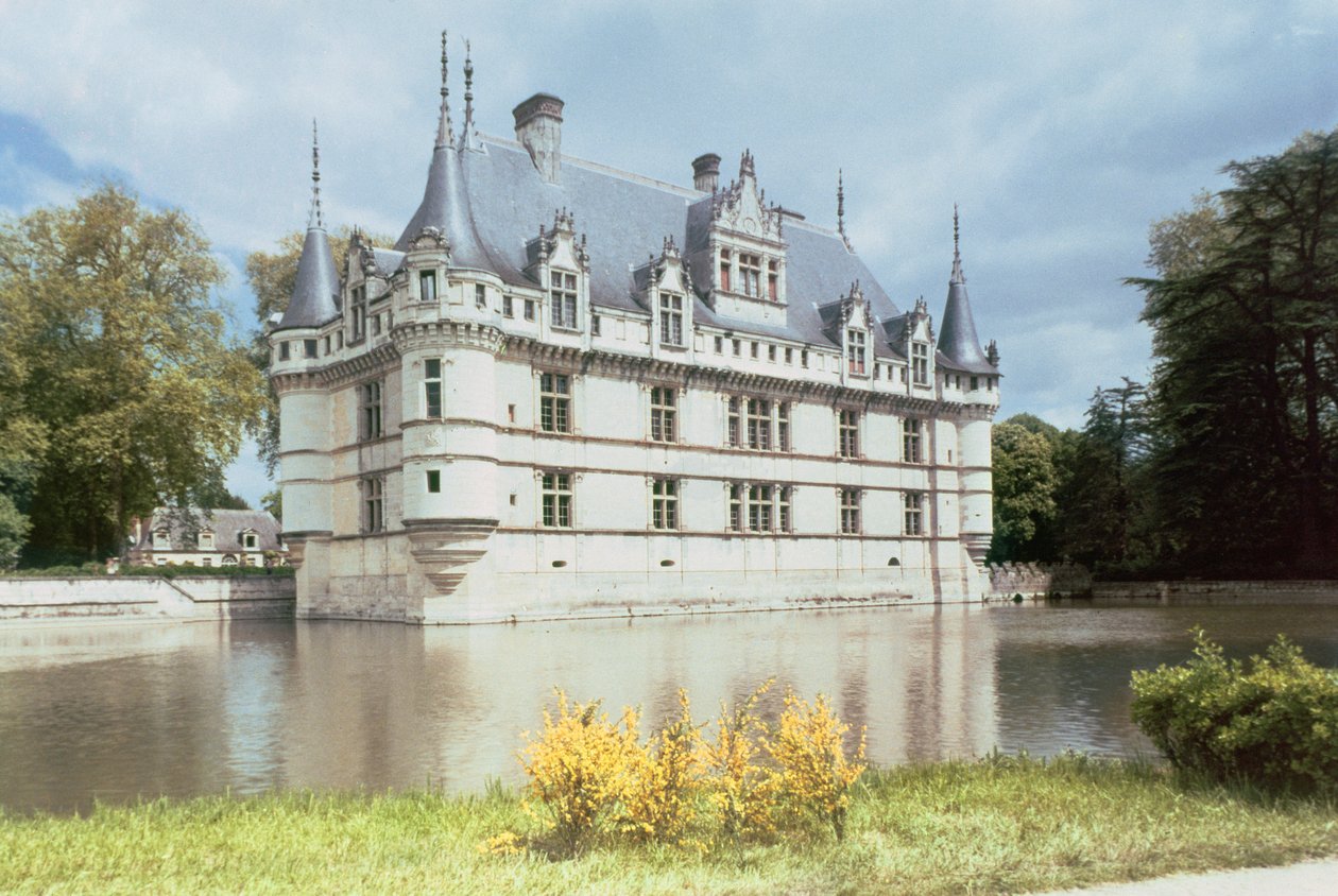 Ulkonäkymä Chateau dAzay-le-Rideausta, rakennettu Gilles Berthelotille, 1518-27 tekijältä French School