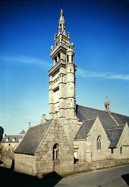 Näkymä Notre-Dame de Kroaz-Bazin kirkon kellotornista, rakennettu noin 1550 tekijältä French School