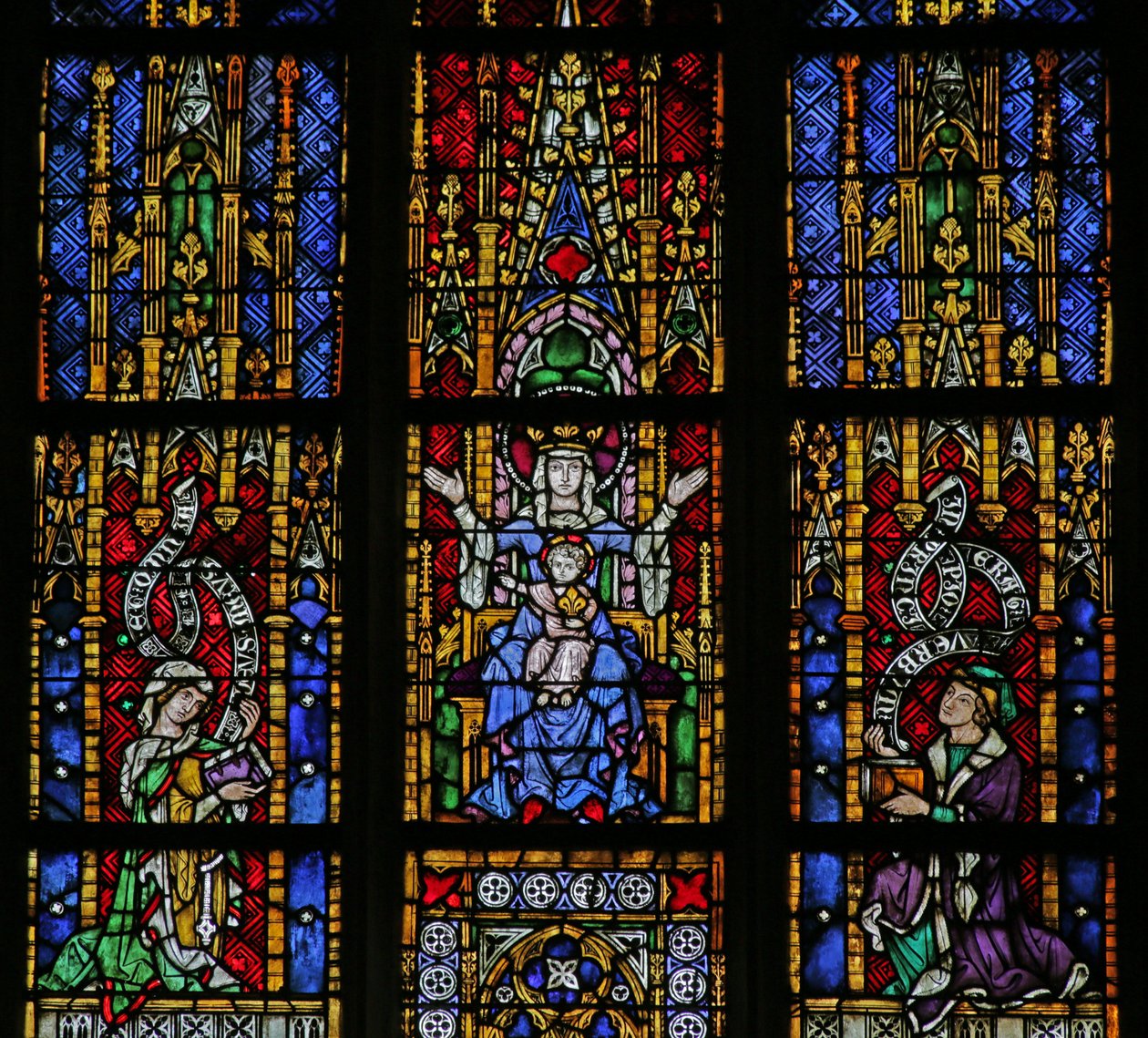 Ikkuna, joka kuvaa Neitsyttä ja lasta lahjoittajien kanssa, c. 1320, 1300-2000-luku tekijältä French School