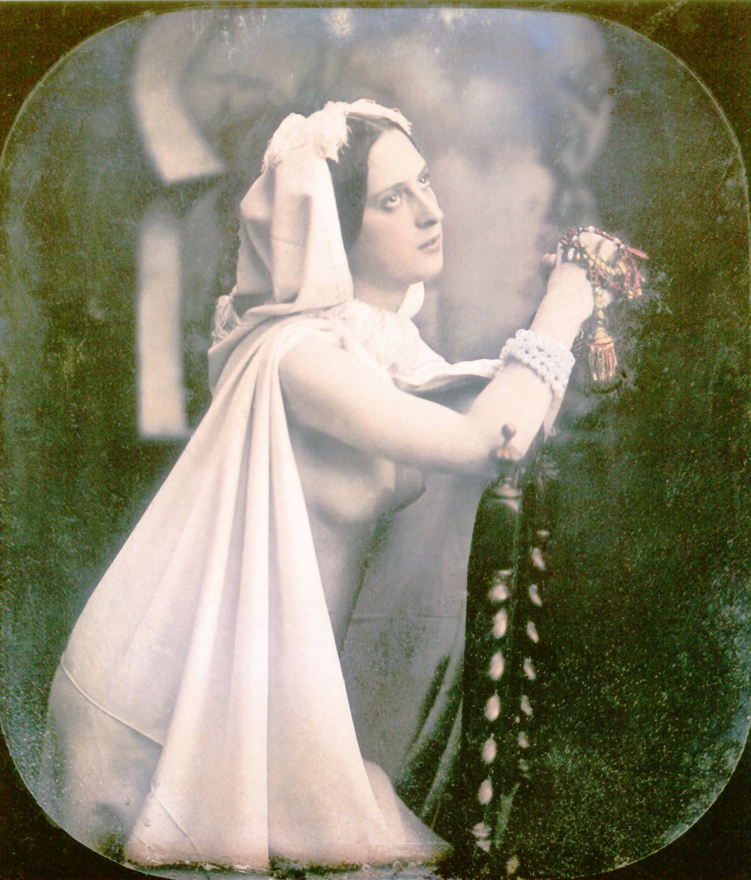 Nainen polvistumassa tuolilla rukoilemassa, 1850 (käsinvärinen stereoskooppinen dagerrotypia) tekijältä French Photographer