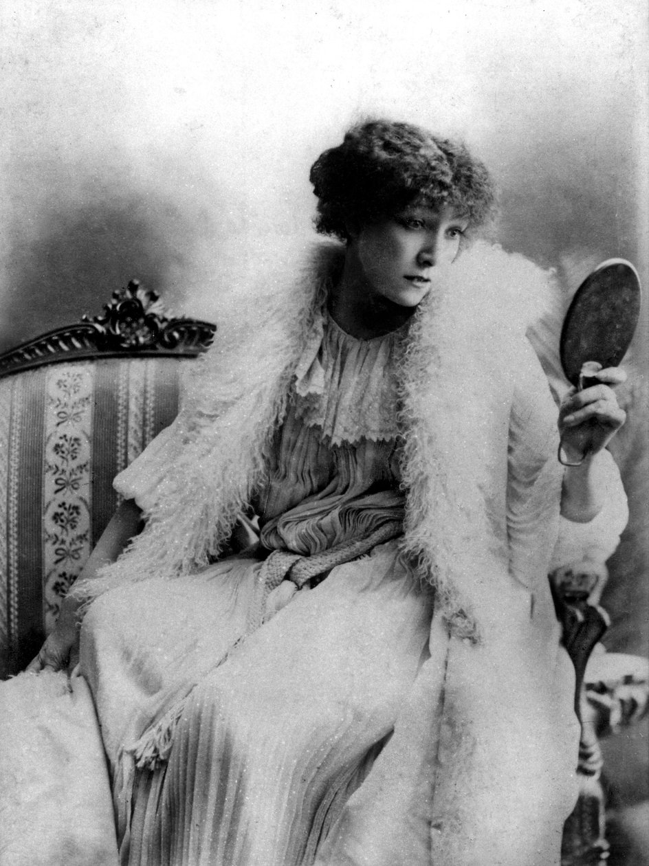 Näyttelijä Sarah Bernhardt (1844-1923) Marguerite Gautierina Alexandre Dumas