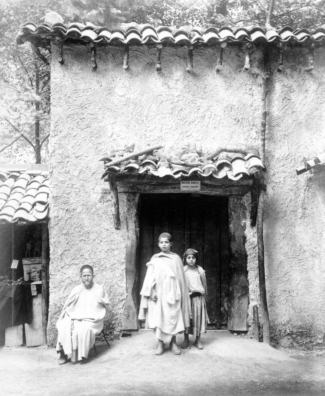 Esimerkki Kabyle-talosta, Pariisin näyttely, 1889 tekijältä French Photographer
