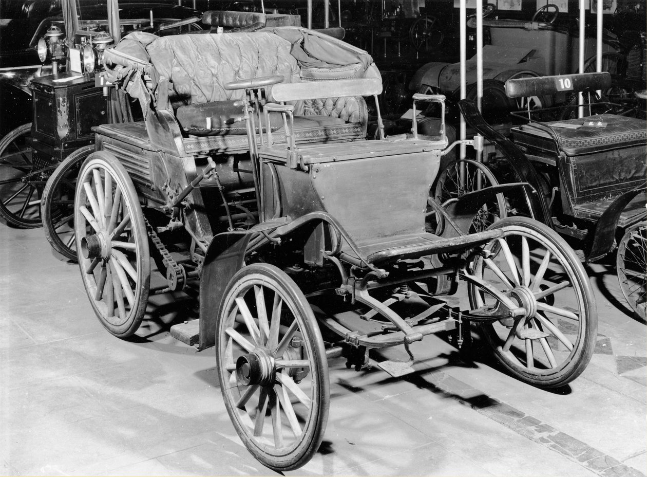 Benz auto, 1898 tekijältä French Photographer