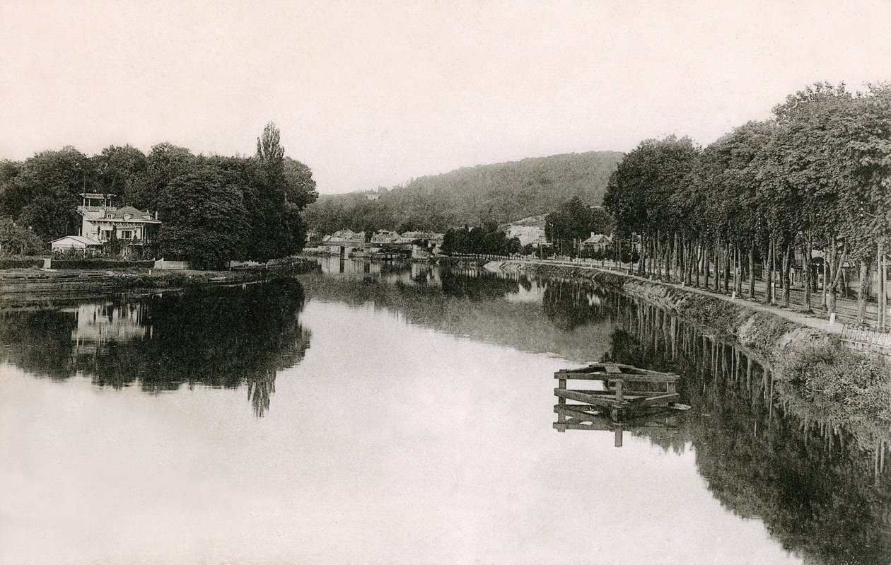 Bougival (Yvelines - 78 - Ile de France): Seinen rannat kävelysillalta nähtynä, 1900-luvun alussa (m/v kuva) tekijältä French Photographer