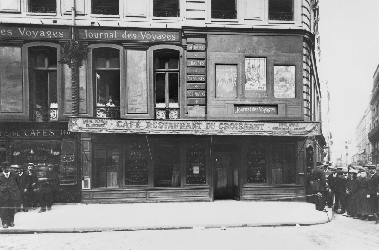 Cafe du Croissant Jean Jauresin salamurhan jälkeen, Corner rue du Croissant rue Montmartre, Pariisi, 1914 tekijältä French Photographer