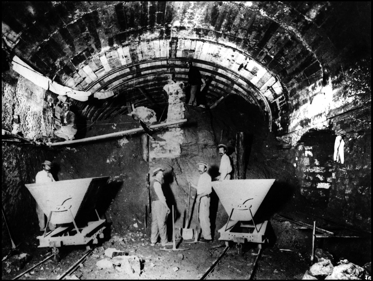 Pariisin metron rakentaminen - pääkaupunkiseudun työt: tunnelin poraus linjalla 1 - valokuva tekijältä French Photographer