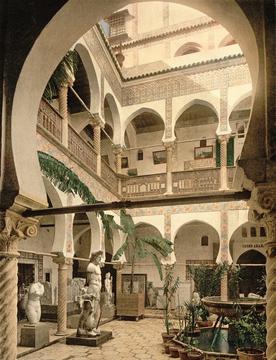 Sisääntulo, Antiikkimuseo, Alger, pubi. noin 1900 tekijältä French Photographer