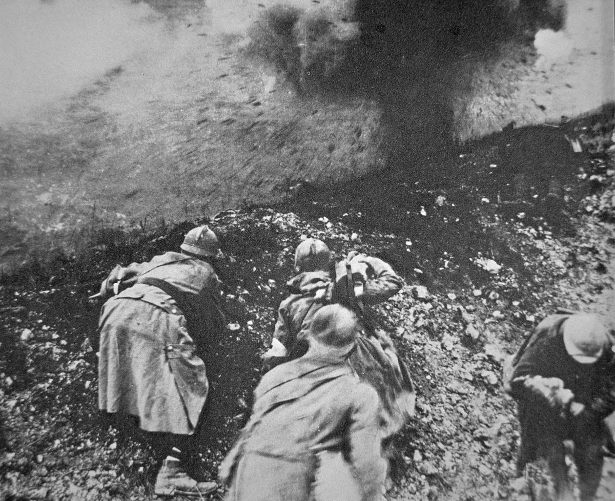 Ranskan jalkaväki oli saksalaisen tykistön tulituksen alaisina Verdunin taistelun aikana tekijältä French Photographer