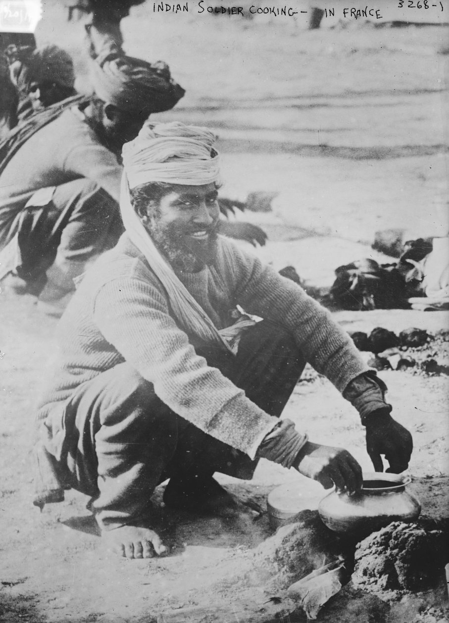 Intialainen sotilas ruoanlaitto Ranskassa, 1914-15 tekijältä French Photographer