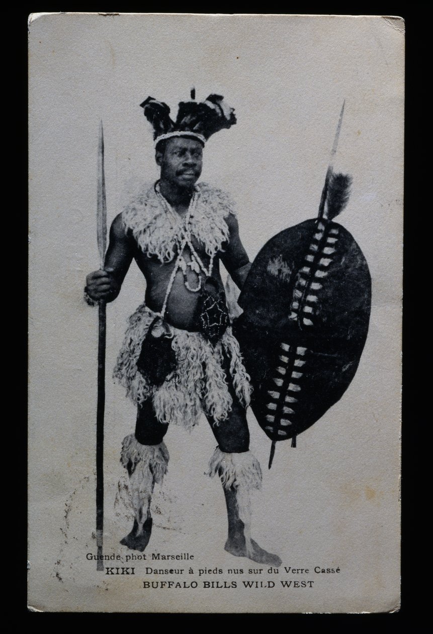 Kiki, tanssija, joka esiintyi paljain jaloin lasinsärkyllä, Buffalo Bill (William Frederick Cody tekijältä French Photographer