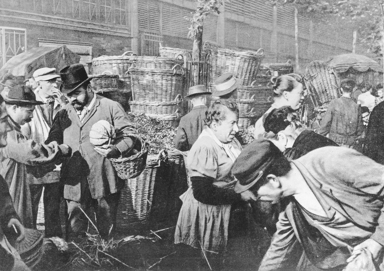 Viimeinen myynti ennen kelloa, rue Rambuteau, Les Halles, Pariisi, 1897 tekijältä French Photographer