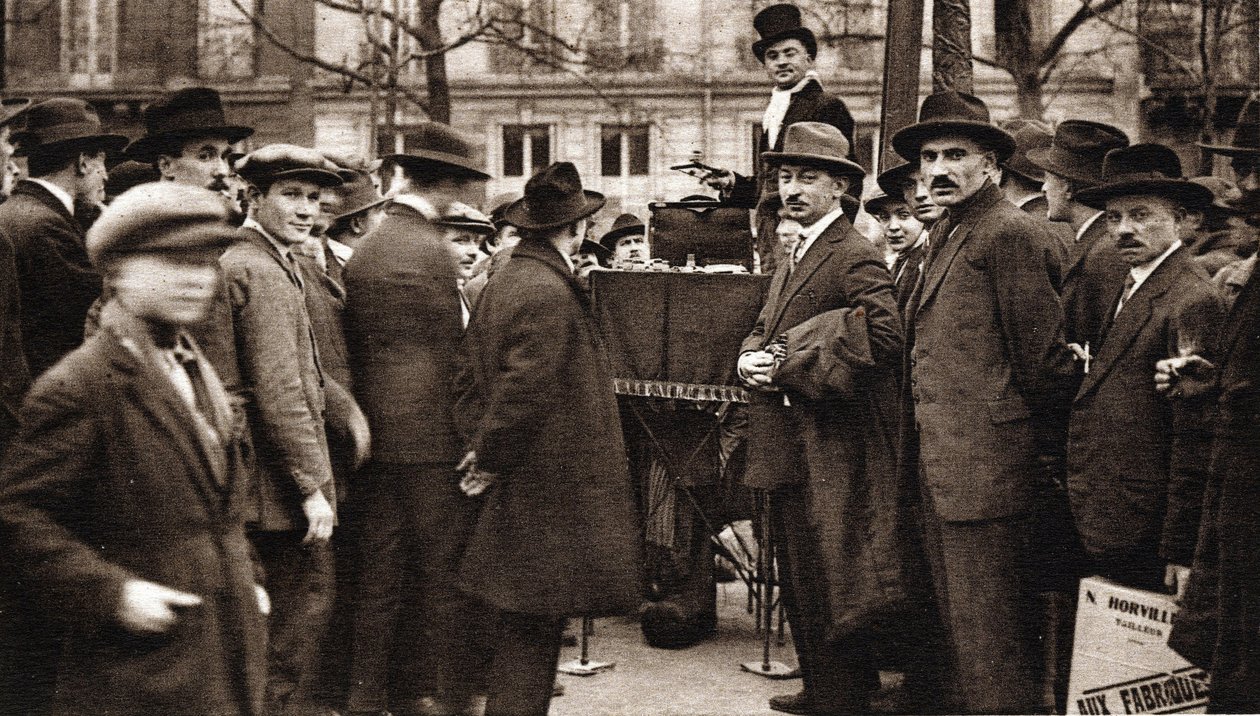 Les petits metiers de Paris: le camelot du boulevard. tekijältä French Photographer