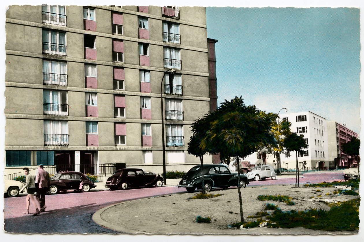 Pariisin esikaupunkikaupunki 1960-luvulla: uudet rakennukset Aubervilliers, Seine Saint-Denis, Ile de France tekijältä French Photographer