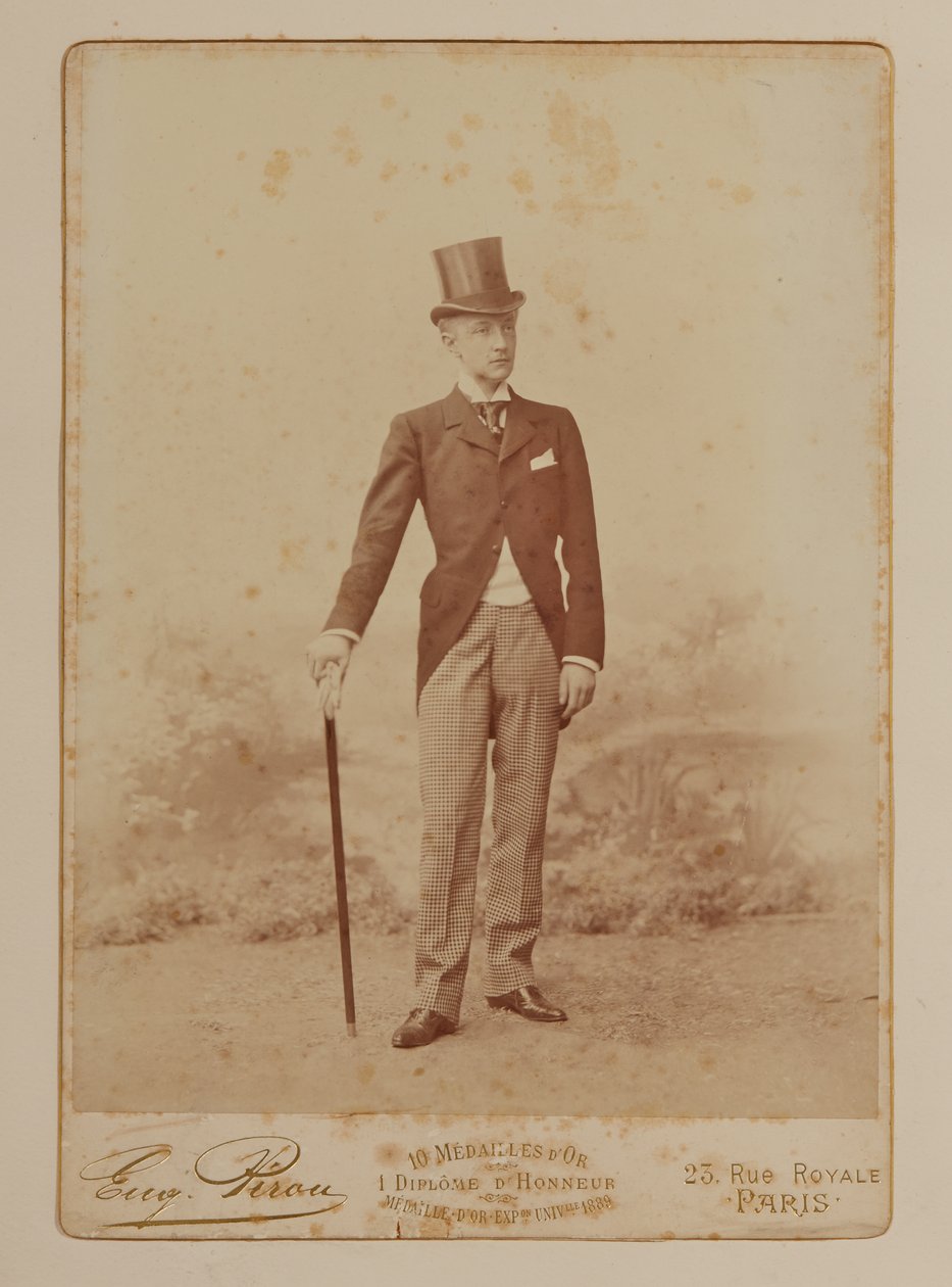 Valokuva matkamuistoalbumista Boni de Castellanen muistoksi tekijältä French Photographer
