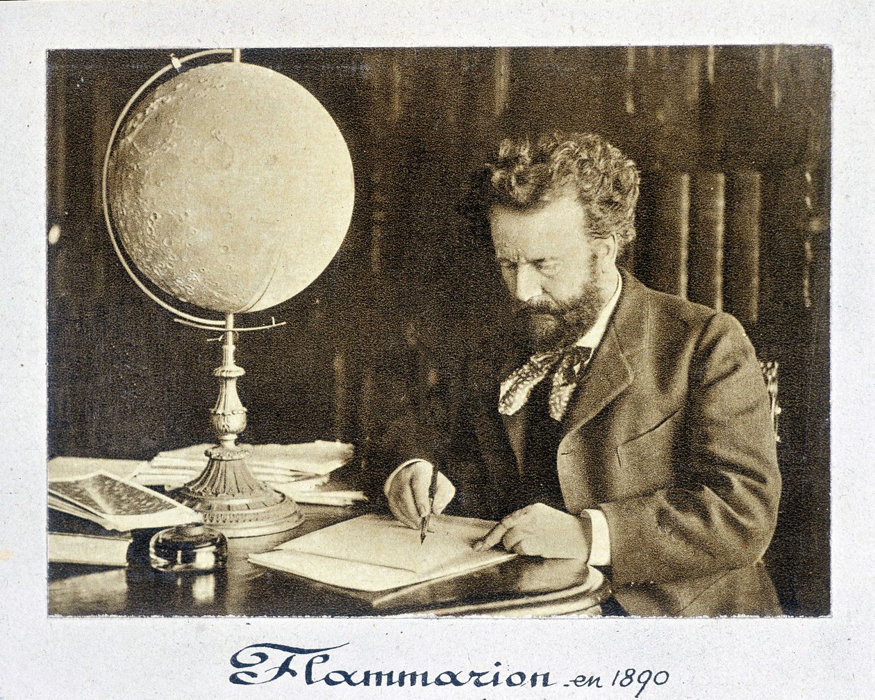 Camille Flammmarionin (1842 - 1925), ranskalaisen tähtitieteilijän muotokuva - valokuvaus tekijältä French Photographer
