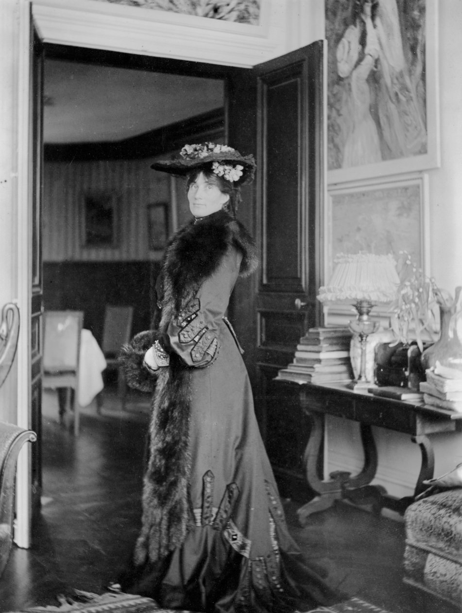 Jeanne Pontillonin muotokuva tekijältä French Photographer