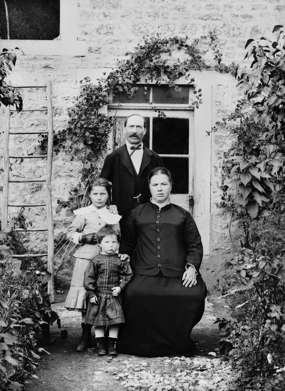Muotokuva perheestä Bourmont en Haute Marnen läheisyydessä. Valokuvaus 1800-luvun lopulla. Ducos kokoelma. tekijältä French Photographer