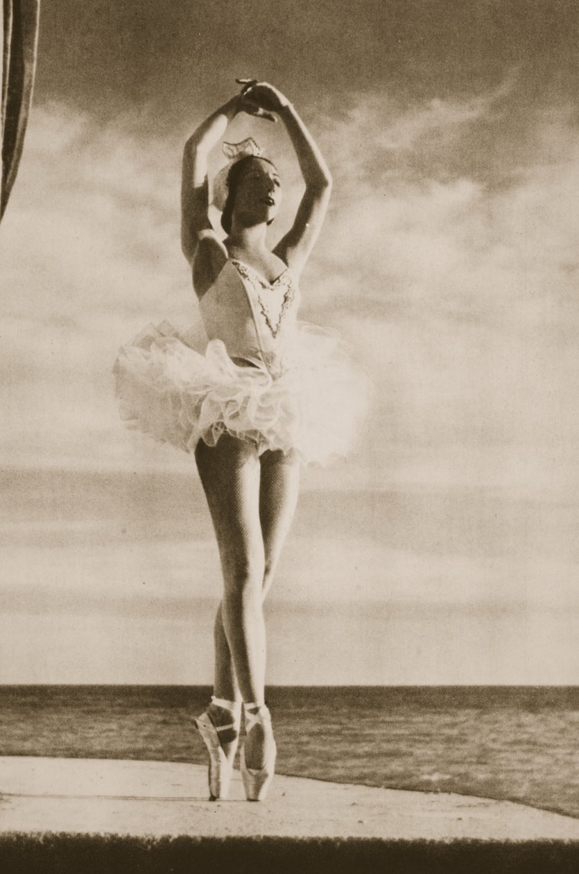 Rosella Hightower in Swan Lake, Grand Ballet de Monte-Carlo, 1949 (syväpaino) tekijältä French Photographer