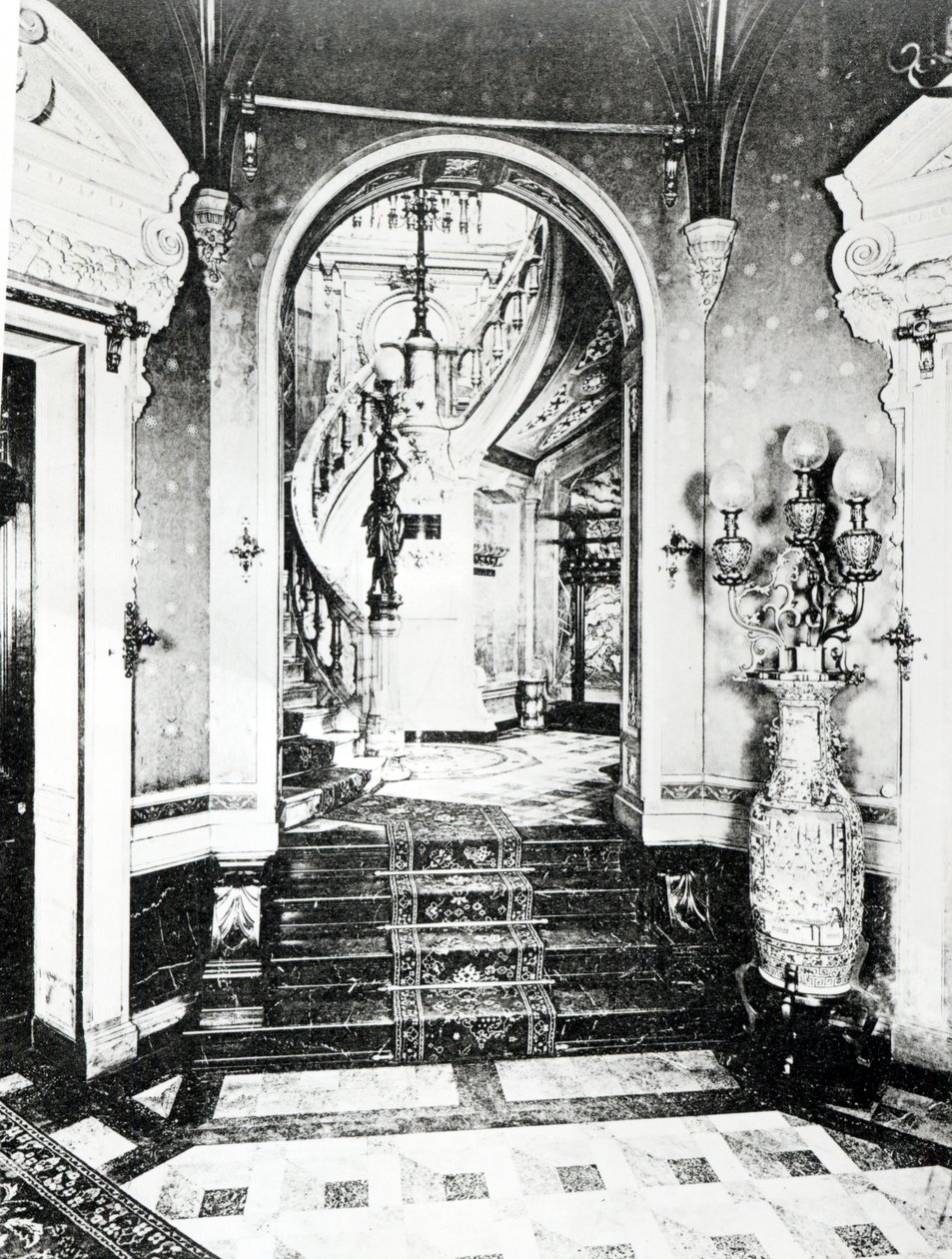 Eteinen ja Onyx-portaikko Hotel de Paivassa tekijältä French Photographer