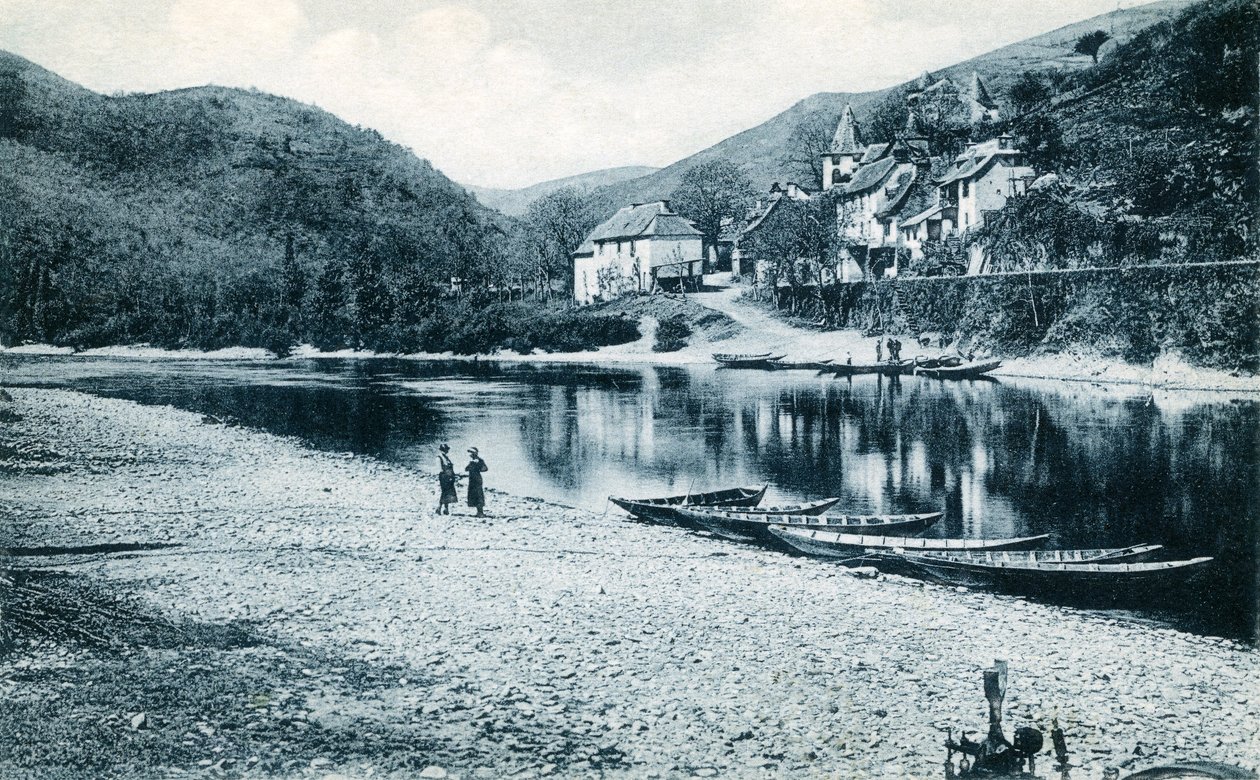 Veillevien Lotin rannat (Lot Valley), Cantal, Auvergne: venepostikortti, 1900-luvun alku (kuva) tekijältä French Photographer
