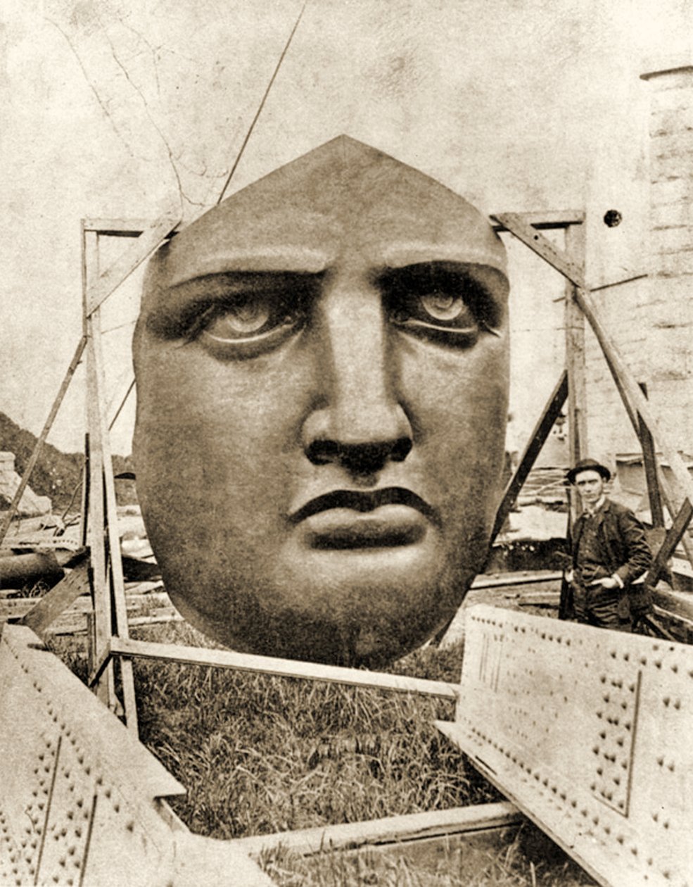 Vapaudenpatsaan rakennus, kasvojen yksityiskohta, n.1876 tekijältä French Photographer