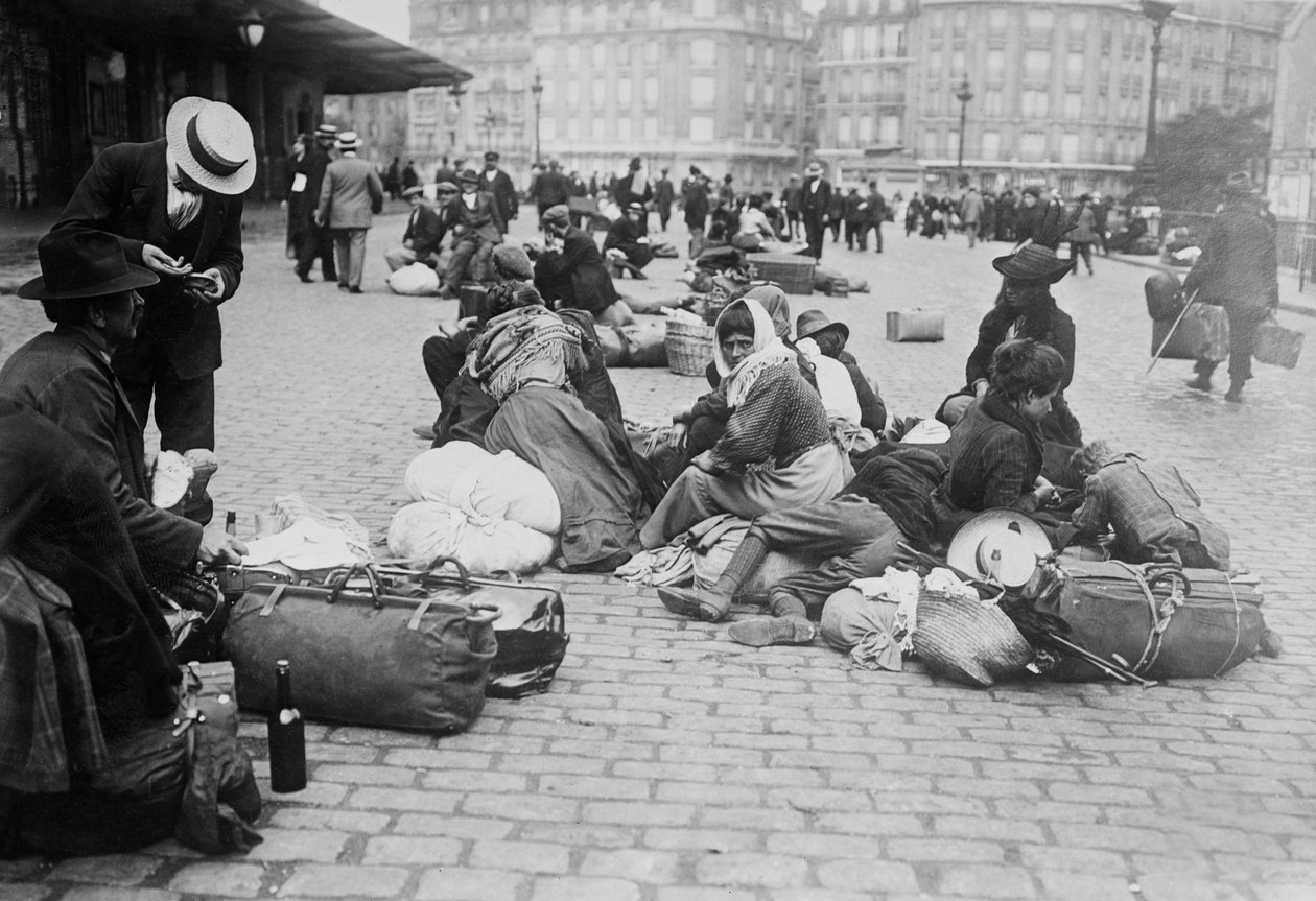 Sodan aikaiset pakolaiset, Gare de Lyon, Pariisi, 1914 tekijältä French Photographer