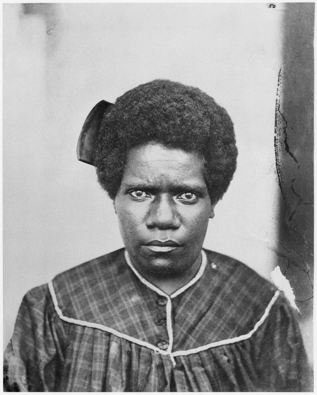 Nainen Houailoun heimosta Uudesta Kaledoniasta, 1870 tekijältä French Photographer