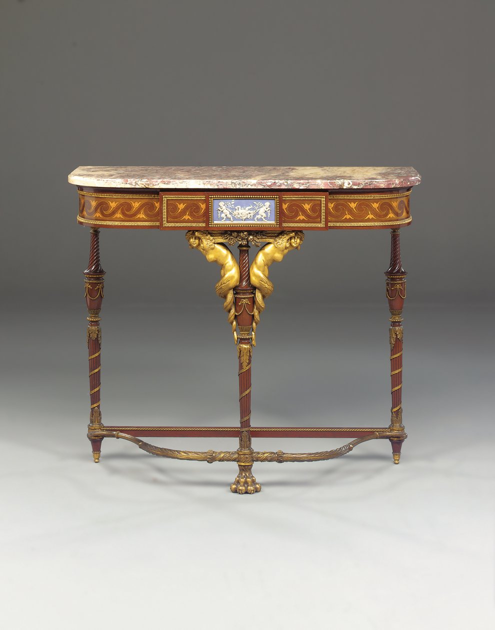 Napoleon III -konsoli Jacobin tapaan, Maison Millet, Paris, n. 1865 (ormolu-asennettu jaspisesine, mahonki ja intarsia) (katso myös 362842-362843) tekijältä French School