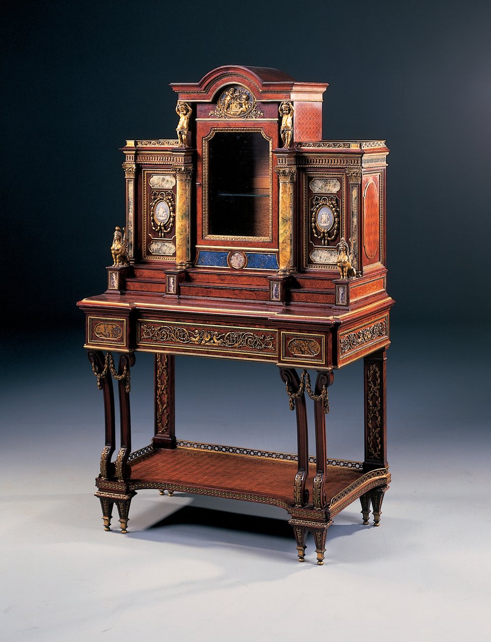 Bureau de dame, kirjoittanut Maison Millet, n. 1880 (ormolu- ja puolijalokivet, jotka on asennettu pähkinä- ja mahonkiin) (362850) tekijältä French School