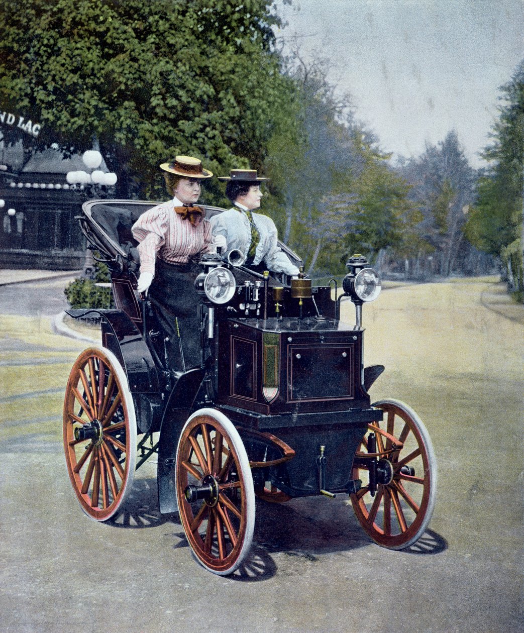 Bensiinikäyttöinen Panhard Levassor Phaeton käynnistyskahvalla, 1896 (värillinen bw-kuva) tekijältä French School