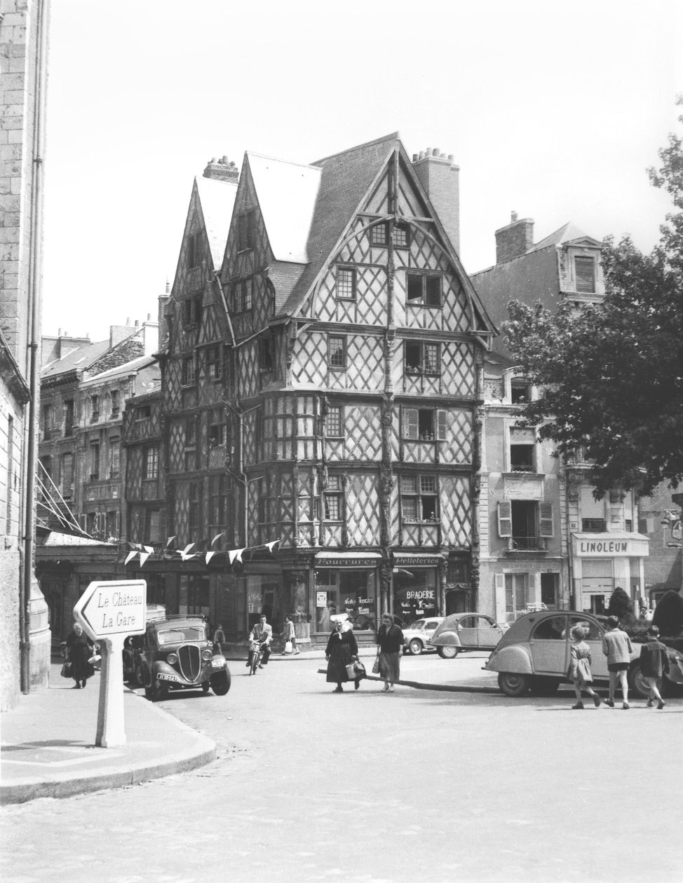 Adamsin talo tekijältä French School