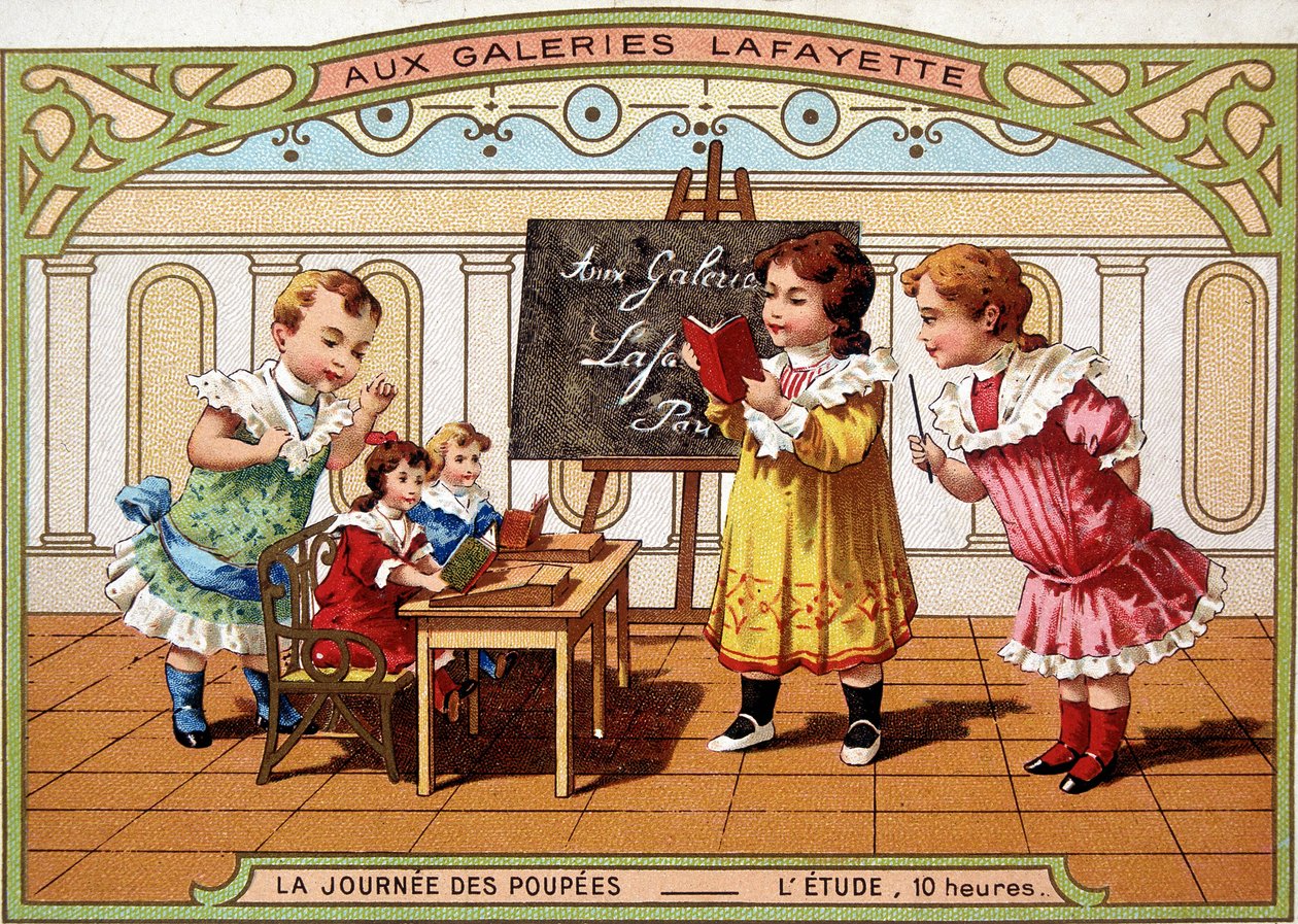 Mainoskortti Galeries Lafayettelle: pikkutytöt leikkivät opettajana nukkeineen. tekijältä French School