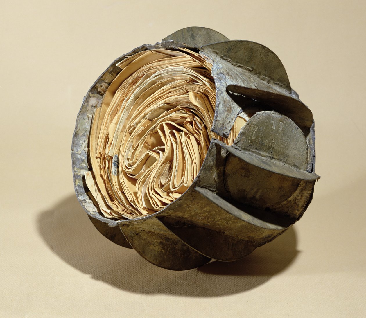 Kirjeillä täytetty pallo, heitetty Seine-jokeen Pariisin piirityksen aikana, 1870-71 (lyijy) tekijältä French School