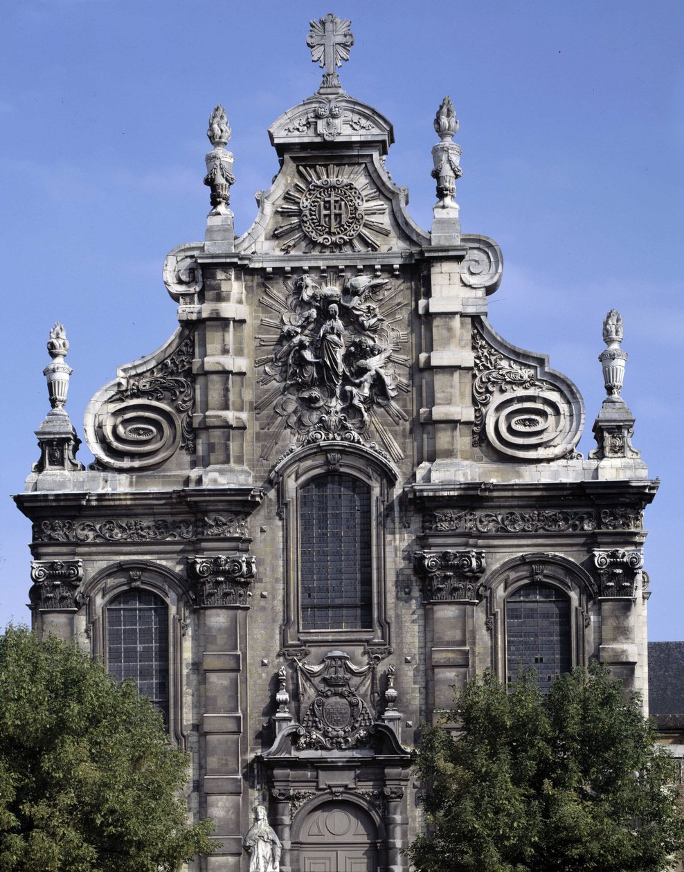 Barokkiarkkitehtuuri: Jesuiiittien kirkon julkisivu (nykyinen pyhän taiteen museo) (1692). Cambrai, North (59). tekijältä French School