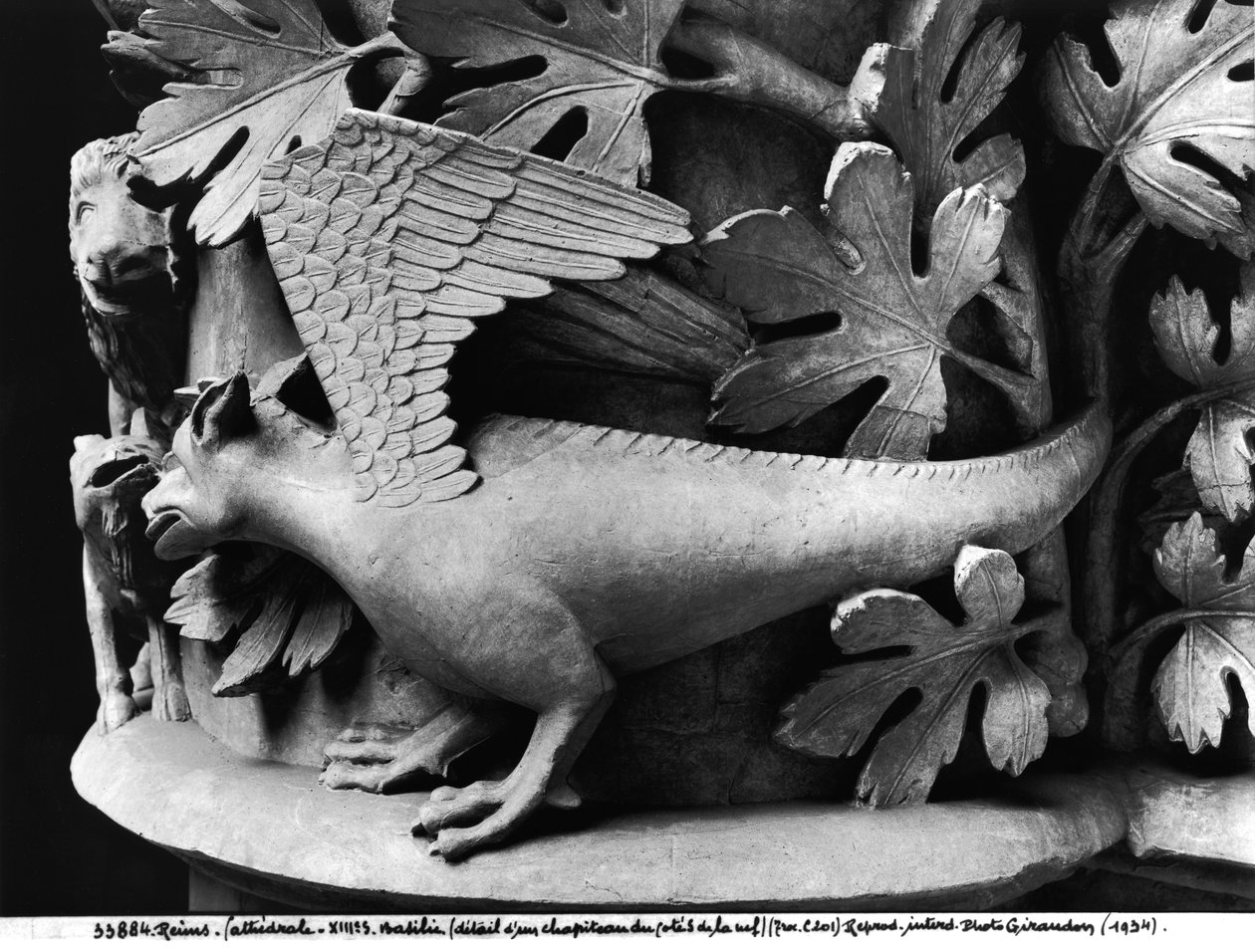 Basilisk, pääkaupunki Notre Damen katedraalista Reimissä (kipsistä valettu kipsi) tekijältä French School