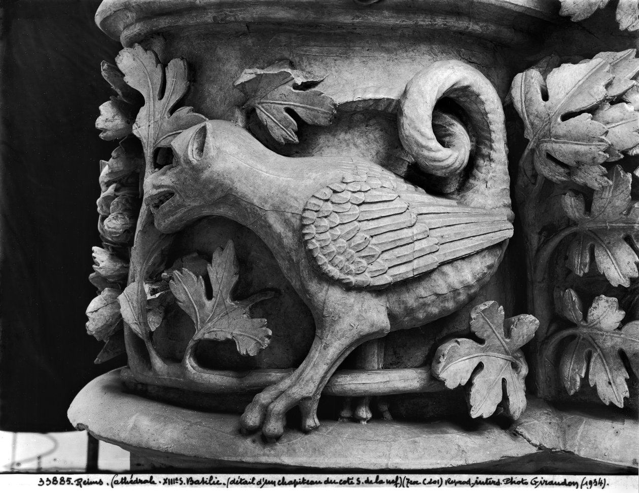 Basilisk, pääkaupunki Notre Damen katedraalista Reimissä (kipsistä valettu kipsi) tekijältä French School