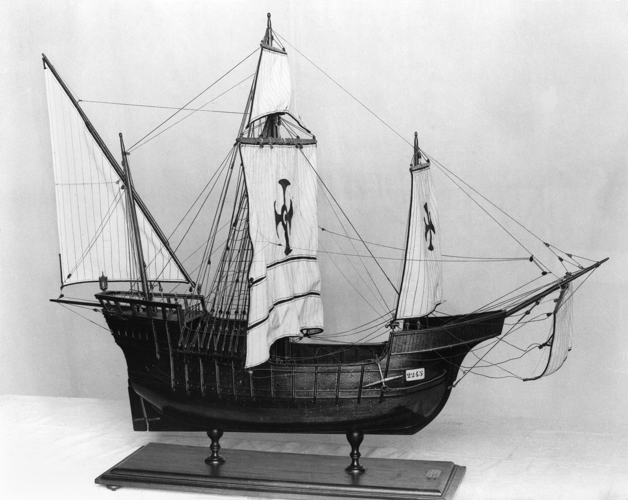 Christopher Columbuksen (1451-1506) karavelli (malli) (puu) tekijältä French School