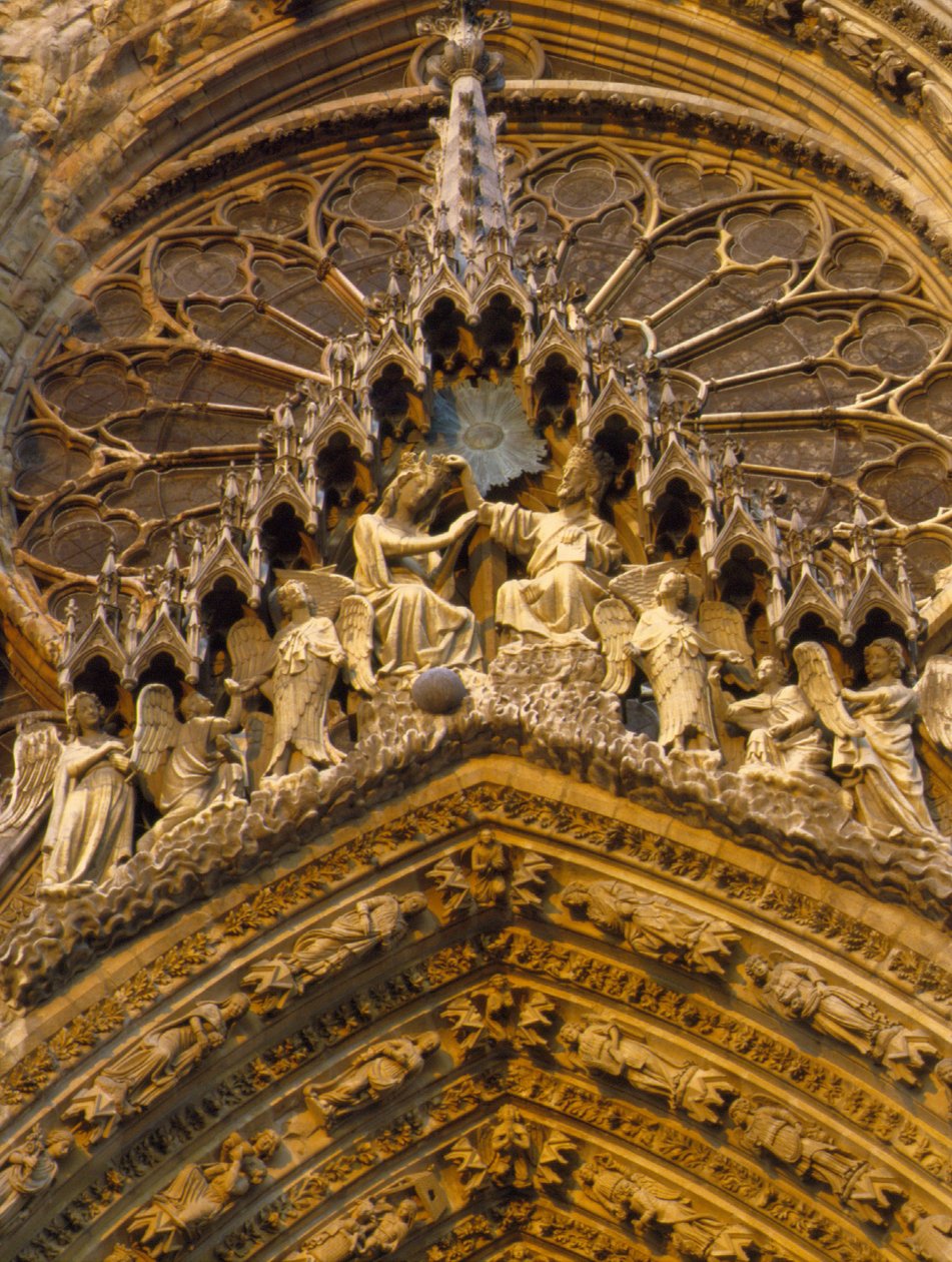 Cathedrale de Reims: yksityiskohta julkisivusta (Marne 51), joka edustaa Neitsyen kruunajaista. tekijältä French School