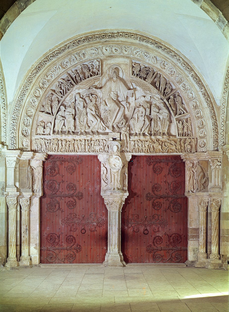Keskusportaali Sainte-Madelaineen kirkon Narthexissa, helluntain kohokuvio Tympanumissa, n. 1150 tekijältä French School