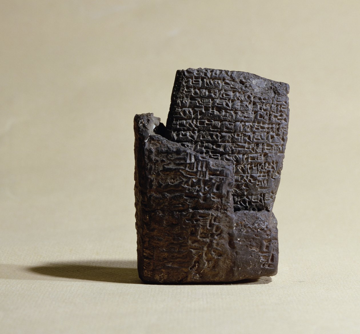Kopio Mesopotamian kirjeestä sen kirjekuoressa (kipsi) tekijältä French School