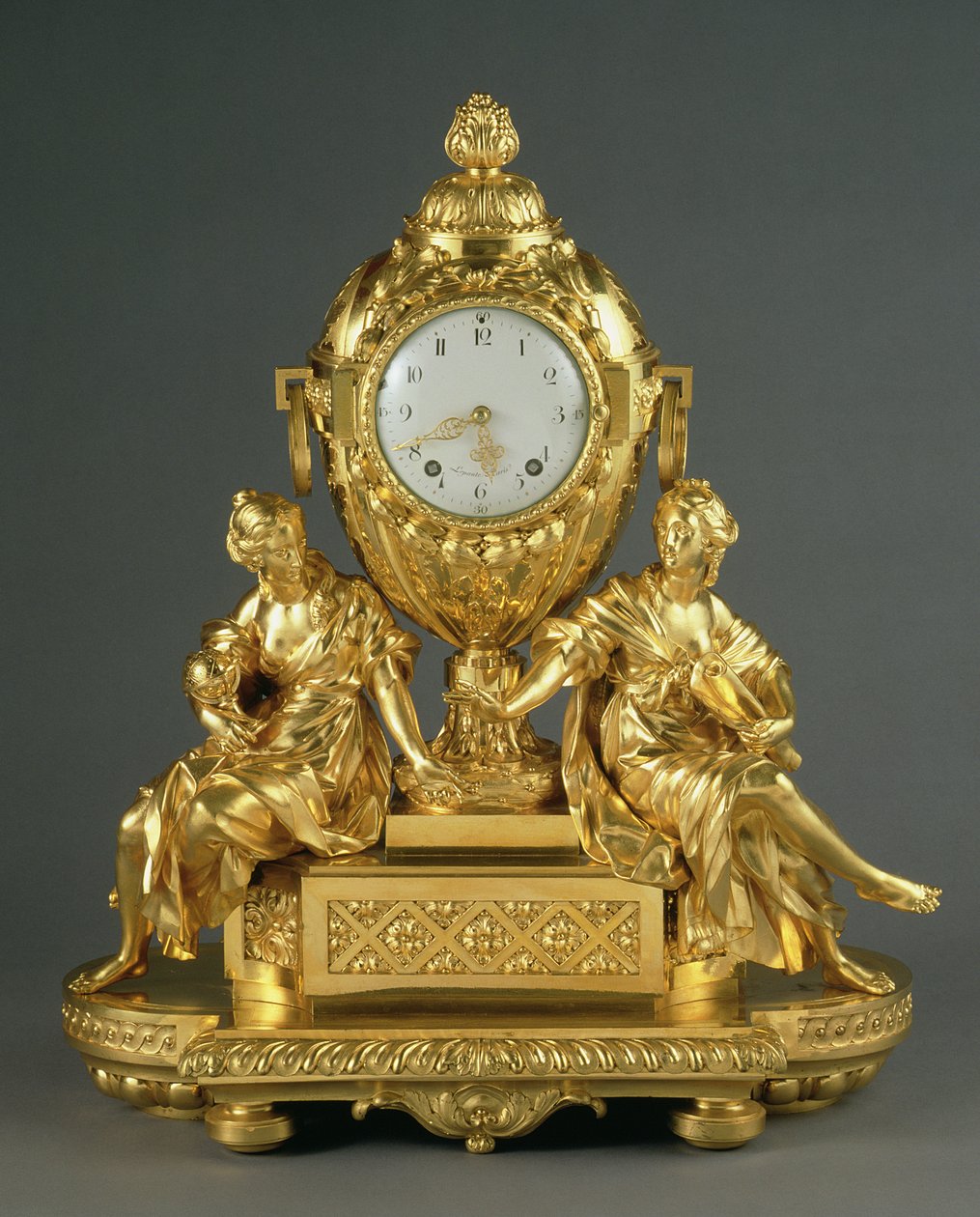 Varhainen Louis XVI Mantel-kello, n. 1765 (ormolu) tekijältä French School
