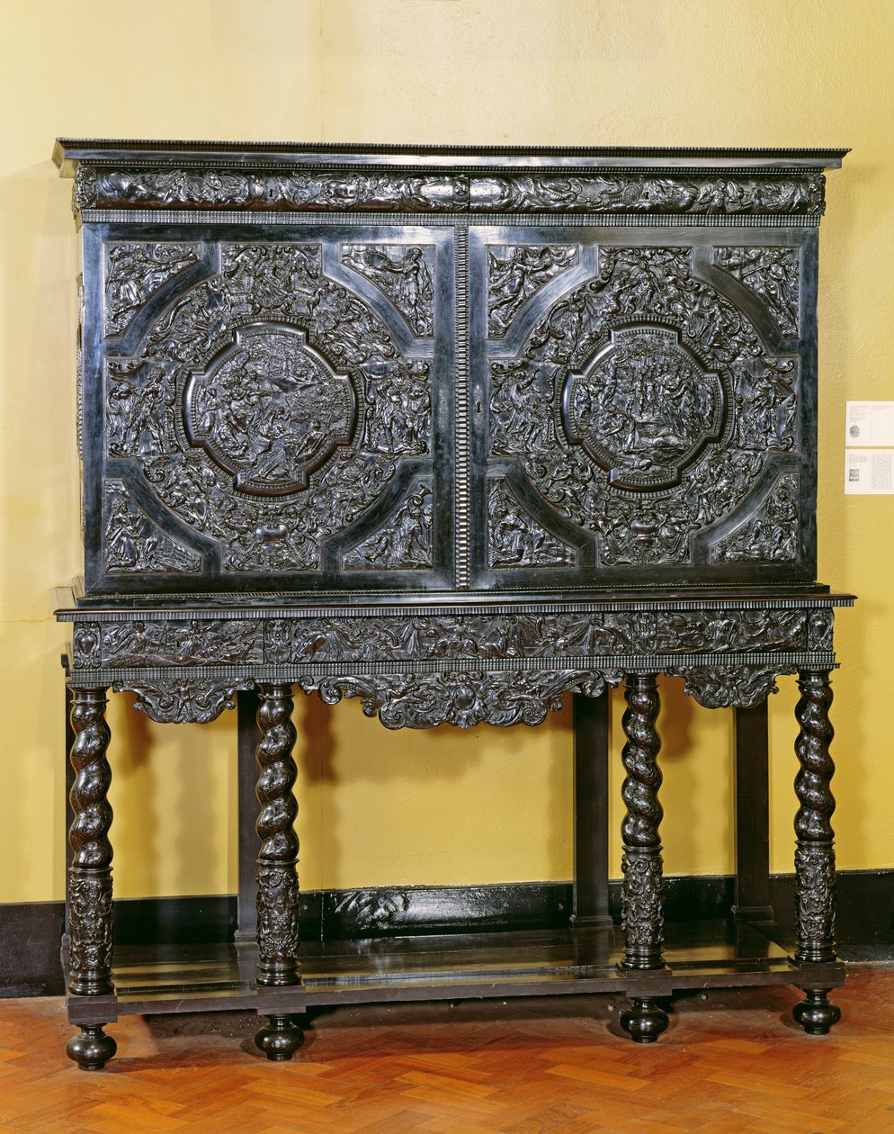 Endymion-kaappi, ranska, n. 1650 (eebenpuu, tammi- ja mäntyruholla) tekijältä French School