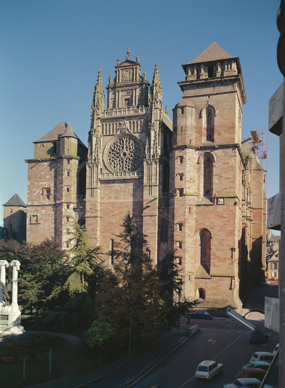 Notre-Damen katedraalin julkisivu, 1200-1600-luku tekijältä French School