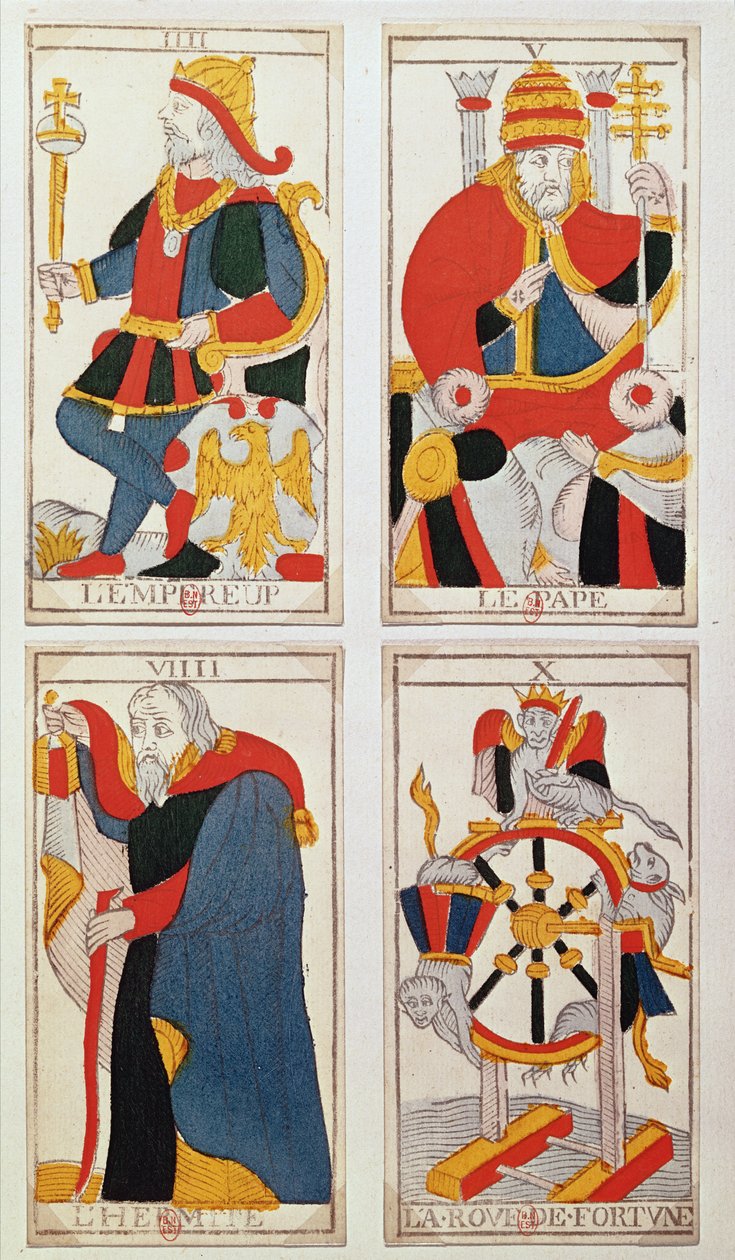 Neljä tarot-korttia, jotka kuvaavat Keisaria, Paavia, Erakkoa ja Onnenpyörää (värillinen puukaiverrus) tekijältä French School
