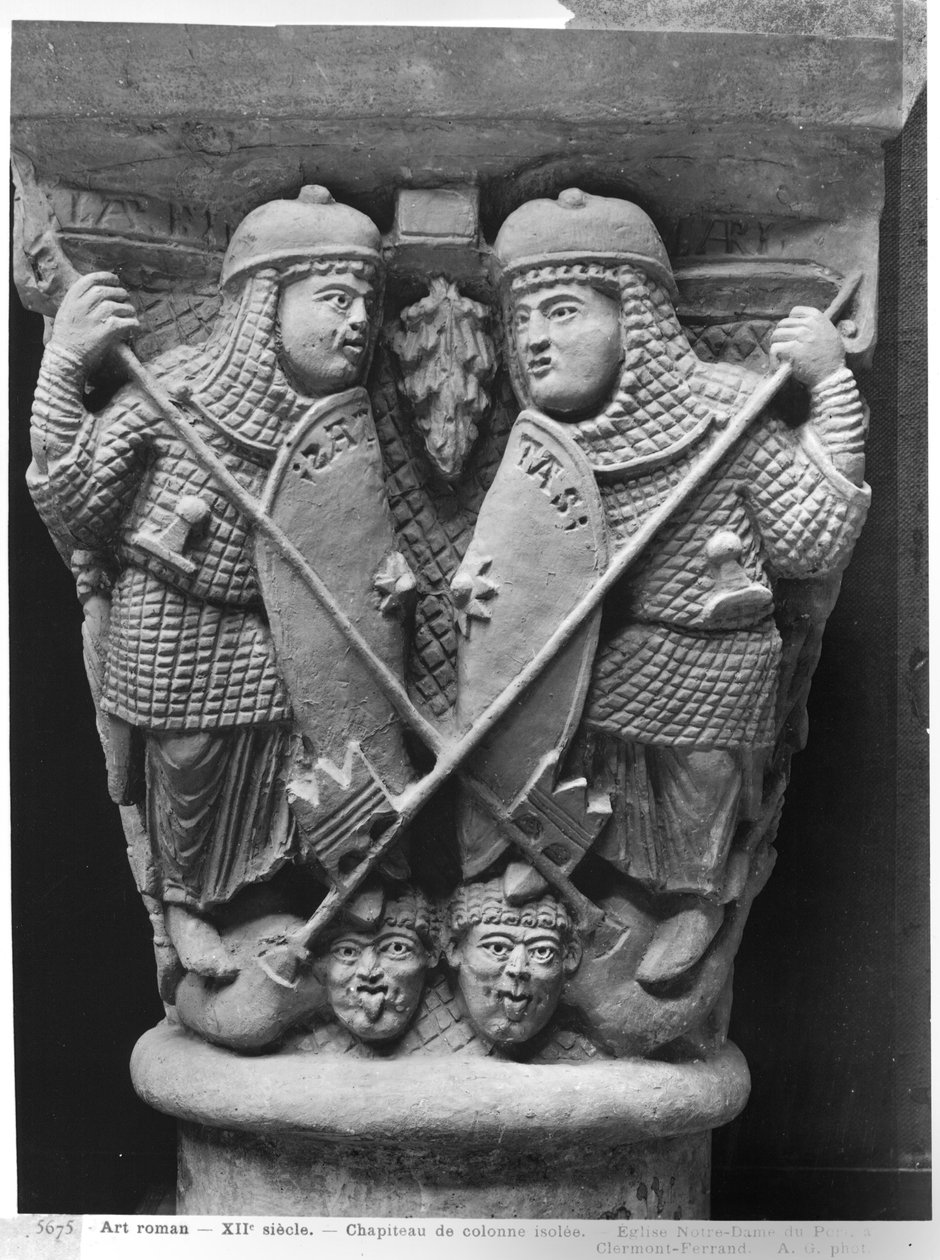 Anteliaisuus ja hyväntekeväisyys lävistämässä kaksi pahetta, pääkaupunki, joka kuvaa paheiden taistelua hyveitä vastaan, Notre-Dame-du-Portin kirkosta Clermont-Ferrandissa (kipsistä valettu) (s) tekijältä French School
