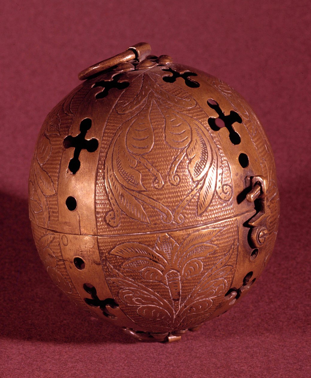 Käsienlämmitin (kädenlämmitin) käytetty keskiajalla. 13. vuosisadalla. Pariisi, Keskiajan kansallismuseo, Thermes de Cluny tekijältä French School