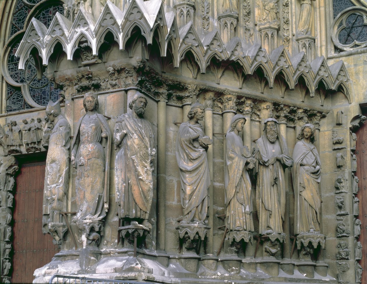 Jambfiguurit keskusportaalin vasemmalta puolelta, läntinen julkisivu, 1200-1300-luku tekijältä French School