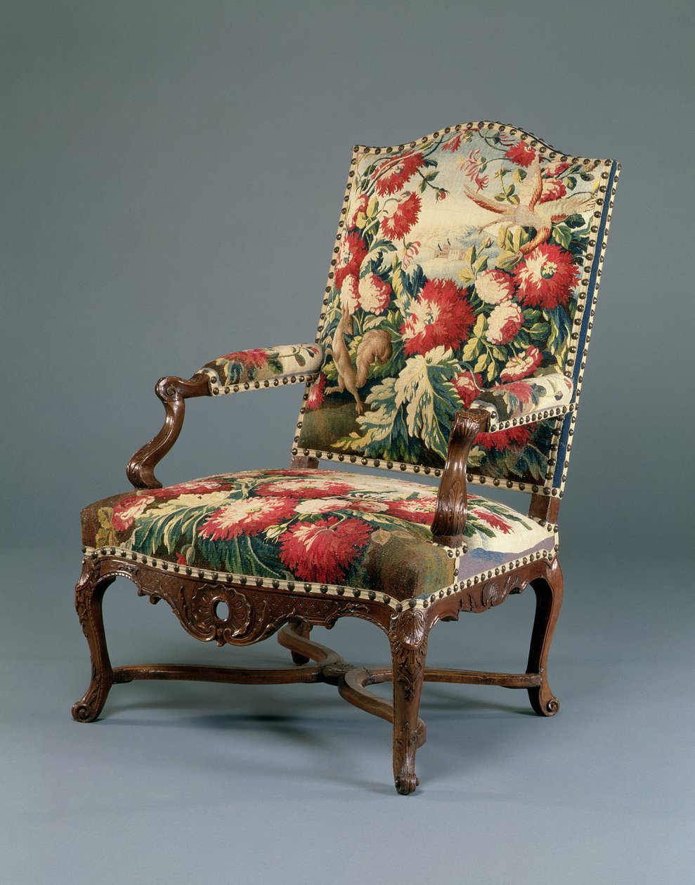 Louis XIV Fauteuil, n. 1710 (veistetty pähkinä ja kuvakudos) (katso myös 220169) tekijältä French School