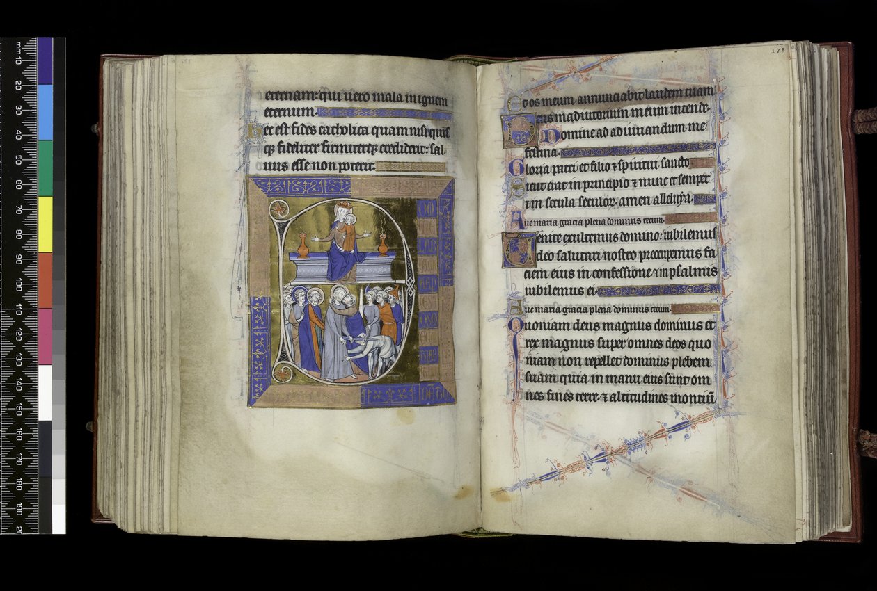 MS 300 f.177v-178r, Matins, Virgin and Child istuvat kahden maljakon välissä penkillä (yläpuolella); Kristuksen pettäminen, jossa Juudas suutelee Kristusta ja pyhä Pietari leikkaa Malkuksen korvan (alla), Ranskalaisen Isabellan psalteri ja tunnit, Pariisi, tekijältä French School